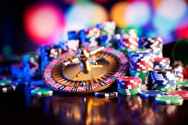 lekjp mobile live-dealer tables on smartphone screen with real croupier and chat interface