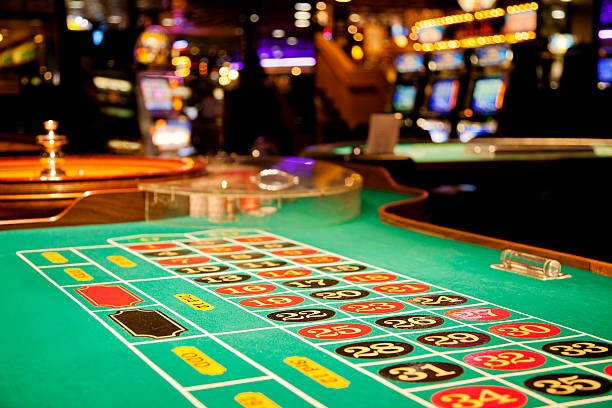lekjp live roulette table with physical wheel and betting layout